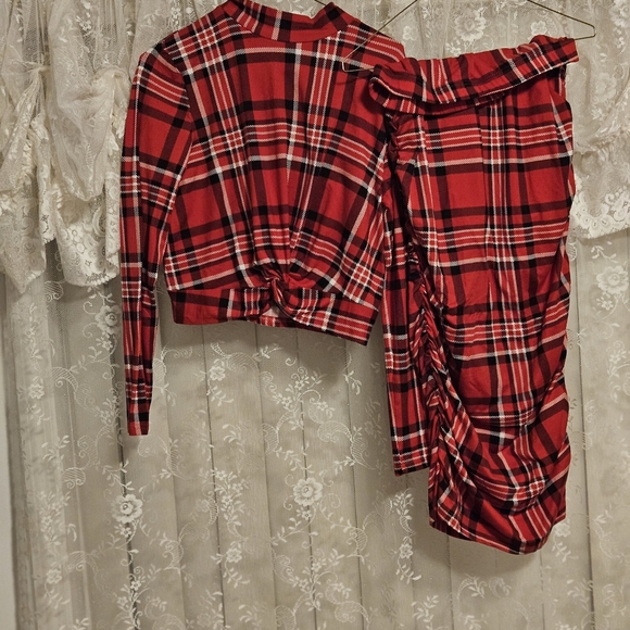 Woman 2 piece long skirt and crop top